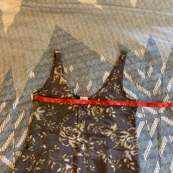 Babaton 💯 silk slightly cropped top - Picture 4 of 4